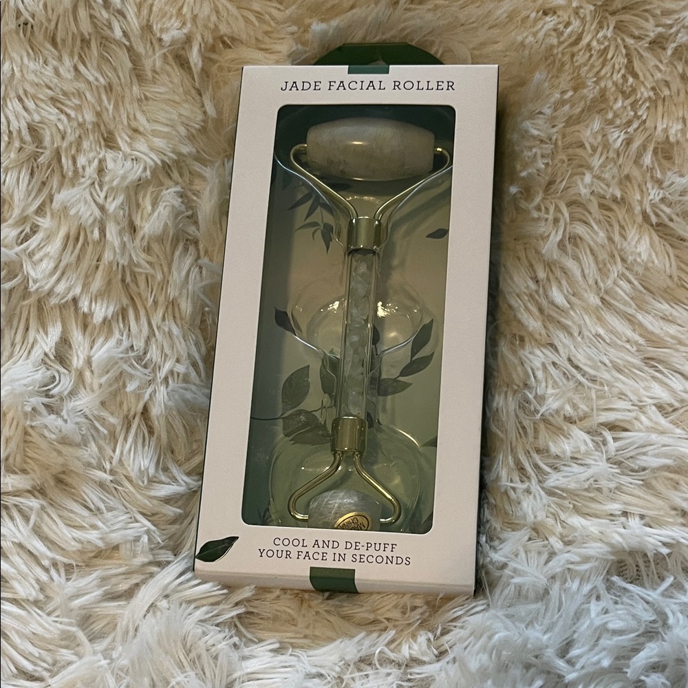 Jade Facial Roller - White and Gold
